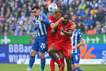 Beim Spiel zwischen dem Karlsruher SC und Hertha BSC gab es auf den Rängen einen medizinischen Notfall. Beim Spiel zwischen dem Karlsruher SC und Hertha BSC gab es auf den Rängen einen medizinischen Notfall.
