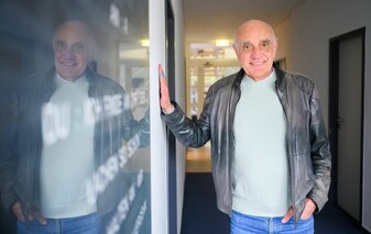 Martin Kind, Geschäftsführer der KIND-Gruppe und Geschäftsführer der Hannover 96 GmbH & Co. KGaA, steht in der Zentrale der KIND-Gruppe. Kind wird am 28. April 80 Jahre alt. Martin Kind, Geschäftsführer der KIND-Gruppe und Geschäftsführer der Hannover 96 GmbH & Co. KGaA, steht in der Zentrale der KIND-Gruppe. Kind wird am 28. April 80 Jahre alt.