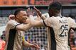 Steuerte zwei Tore zum 4:1 in Lorient bei: PSG-Stürmer Kylian Mbappé (l).