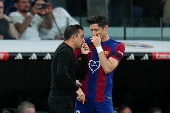 Barcelonas Trainer Xavi Hernández und Robert Lewandowski wollen noch Großes erreichen. Barcelonas Trainer Xavi Hernández und Robert Lewandowski wollen noch Großes erreichen.
