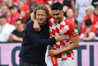 Trainer Bo Henriksen kommt bei den Mainzer Spielern gut an. Trainer Bo Henriksen kommt bei den Mainzer Spielern gut an.