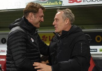 Ralph Hasenhüttl (l) hat seinen Freiburger Trainerkollegen Christian Streich gelobt. Ralph Hasenhüttl (l) hat seinen Freiburger Trainerkollegen Christian Streich gelobt.