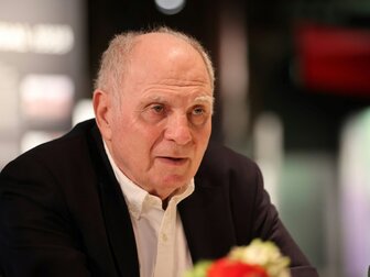 Hoeneß über junge Spieler - und Tuchels "andere Einstellung" Hoeneß über junge Spieler - und Tuchels "andere Einstellung"