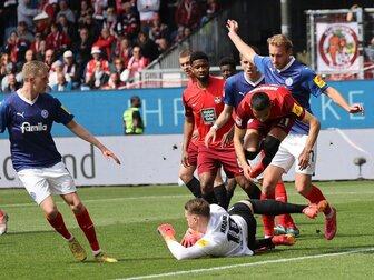 Kiel patzt, HSV hofft: Neue Spannung im Aufstiegsrennen Kiel patzt, HSV hofft: Neue Spannung im Aufstiegsrennen