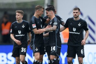 Der Hamburger SV gewann souverän in Braunschweig. Der Hamburger SV gewann souverän in Braunschweig.