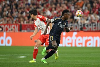 Bayern-Verteidiger Minjae Kim (l) war gegen Real-Stürmer Vinicius Junior teilweise überfordert.