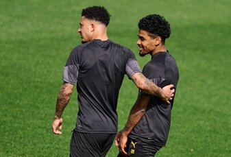 Ian Maatsen (l) und Jadon Sancho nehmen am Training teil. Ian Maatsen (l) und Jadon Sancho nehmen am Training teil.
