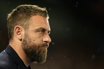 Daniele De Rossi bleibt auch über die Saison hinaus Trainer der AS Rom. Daniele De Rossi bleibt auch über die Saison hinaus Trainer der AS Rom.