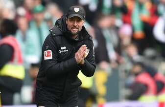«Ich mache keinen Hehl daraus, gerne mal in Madrid gegen Real Madrid zu spielen - das wäre etwas Besonderes», sagt Stuttgarts Trainer Sebastian Hoeneß. «Ich mache keinen Hehl daraus, gerne mal in Madrid gegen Real Madrid zu spielen - das wäre etwas Besonderes», sagt Stuttgarts Trainer Sebastian Hoeneß.