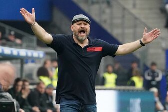 Steffen Baumgart rechnet mit seinen Kritikern ab. Steffen Baumgart rechnet mit seinen Kritikern ab.