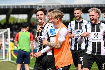 Der SSV Ulm hat den Aufstieg in die 2. Liga perfekt gemacht. Der SSV Ulm hat den Aufstieg in die 2. Liga perfekt gemacht.