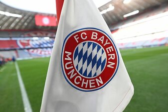 Der FC Bayern München hat seine neuen Trikots vorgestellt.