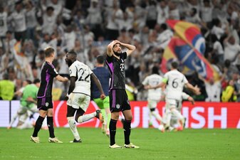 Zwei späte Gegentore besiegelten das diesjährige Champions-League-Aus des FC Bayern. Zwei späte Gegentore besiegelten das diesjährige Champions-League-Aus des FC Bayern.