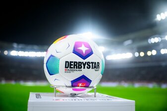 Seit der Saison 20/21 werden die Partien am vorletzten Bundesliga-Spieltag versetzt angepfiffen. Seit der Saison 20/21 werden die Partien am vorletzten Bundesliga-Spieltag versetzt angepfiffen.