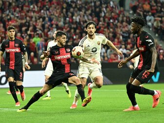 Triple-Traum lebt: Bayer zittert sich ins Finale Triple-Traum lebt: Bayer zittert sich ins Finale