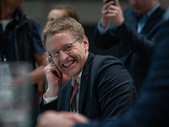 "Riesenbedeutung für das Land": Holstein-Party im Landtag "Riesenbedeutung für das Land": Holstein-Party im Landtag