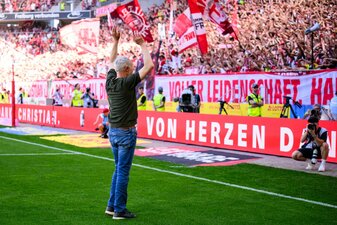 Freiburgs Trainer Christian Streich legt sein Amt zum Saisonende nieder. Freiburgs Trainer Christian Streich legt sein Amt zum Saisonende nieder.