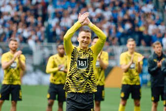 Marco Reus wird vor dem Spiel gefeiert. Er bestreitet seine 294. Bundesliga-Partie für den BVB. Marco Reus wird vor dem Spiel gefeiert. Er bestreitet seine 294. Bundesliga-Partie für den BVB.