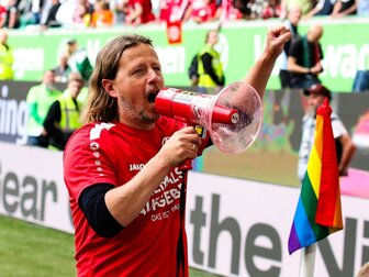 "Du hast die Haare schön": Mainzer feiern Retter Henriksen "Du hast die Haare schön": Mainzer feiern Retter Henriksen
