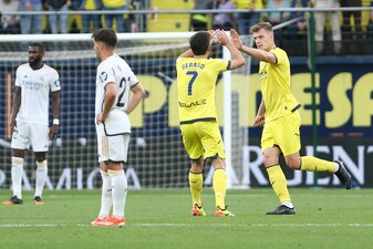 Alexander Sorloth (r.) bejubelt mit Gerard Moreno seinen vierten Treffer. Alexander Sorloth (r.) bejubelt mit Gerard Moreno seinen vierten Treffer.
