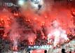 Die Hannoveraner Fans zündeten bengalische Fackeln im Stadion.