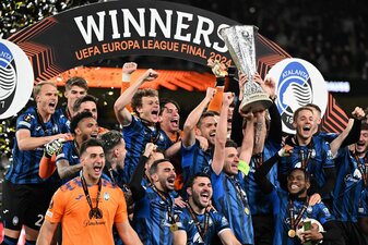 Die Bergamo-Profis bejubeln den Titelgewinn in der Europa League. Die Bergamo-Profis bejubeln den Titelgewinn in der Europa League.