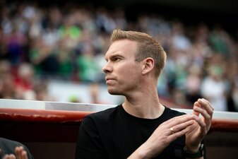 Trainer Tommy Stroot wird den VfL Wolfsburg verlassen. Trainer Tommy Stroot wird den VfL Wolfsburg verlassen.