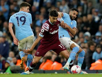 Lucas Paqueta (m) wird vorgeworfen, in vier Spielen der Premier League Gelbe Karten absichtich provoziert zu haben. Lucas Paqueta (m) wird vorgeworfen, in vier Spielen der Premier League Gelbe Karten absichtich provoziert zu haben.