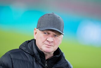 Kompany steht noch beim FC Burnley unter Vertrag, mit dem er abgestiegen ist - Effenberg sieht dies nicht als Makel. Kompany steht noch beim FC Burnley unter Vertrag, mit dem er abgestiegen ist - Effenberg sieht dies nicht als Makel.