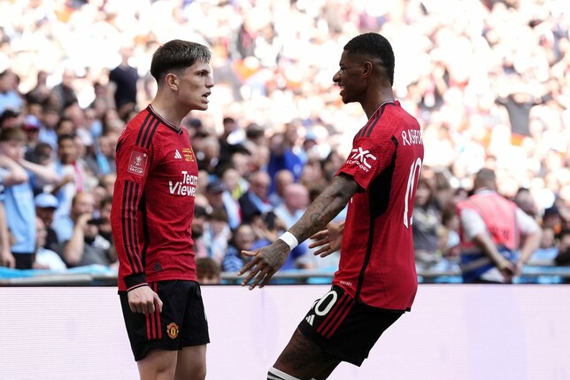 Brachte United in Führung: Alejandro Garnacho (l).
