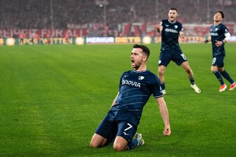 Bochums Torschütze Kevin Stöger jubelt nach seinem Treffer zum 0:3. Bochums Torschütze Kevin Stöger jubelt nach seinem Treffer zum 0:3.
