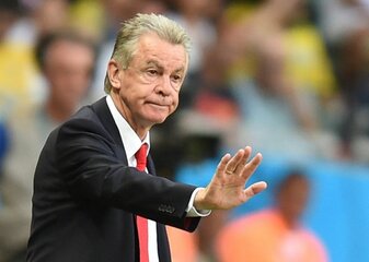 Hitzfeld glaubt an eine Chance für die Dortmunder und will vor dem Fernseher die Daumen drücken. Hitzfeld glaubt an eine Chance für die Dortmunder und will vor dem Fernseher die Daumen drücken.