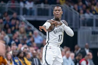 Basketball-Star Dennis Schröder steht auch auf Fußball. Basketball-Star Dennis Schröder steht auch auf Fußball.