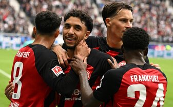 Eintracht Frankfurt würde bei einem BVB-Sieg gegen Real in die Champions League einziehen. Eintracht Frankfurt würde bei einem BVB-Sieg gegen Real in die Champions League einziehen.