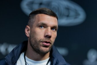 Lukas Podolski spielt aktuell in Polen bei Górnik Zabrze. Lukas Podolski spielt aktuell in Polen bei Górnik Zabrze.