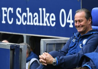 Die aktuelle Entwicklung beim FC Schalke 04 bereitet Huub Stevens Sorgen. Die aktuelle Entwicklung beim FC Schalke 04 bereitet Huub Stevens Sorgen.