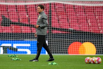 Dortmunds Cheftrainer Edin Terzic beim Abschlusstraining im Wembley-Stadion. Dortmunds Cheftrainer Edin Terzic beim Abschlusstraining im Wembley-Stadion.