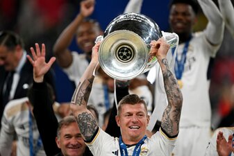 Kroos gehört nun zu den fünf Rekordsiegern des wichtigsten europäischen Vereinstitels. Kroos gehört nun zu den fünf Rekordsiegern des wichtigsten europäischen Vereinstitels.