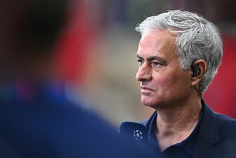 Mourinho hatte zuletzt die AS Rom trainiert und folgt bei Fenerbahçe auf Ismail Kartal. Mourinho hatte zuletzt die AS Rom trainiert und folgt bei Fenerbahçe auf Ismail Kartal.
