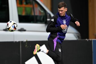 Groß soll Kroos im Mittelfeld so gut wie möglich als Taktgeber und Spiellenker vertreten. Groß soll Kroos im Mittelfeld so gut wie möglich als Taktgeber und Spiellenker vertreten.