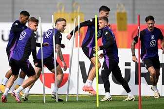 Das Team um Benjamin Henrichs (l-r), Joshua Kimmich, David Raum, Kai Havertz, Maximilian Mittelstädt und Robin Koch hat laut Bundesliga-Profis gute Titelchancen.