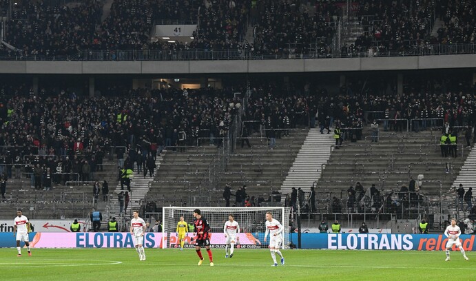Eintracht Frankfurt ist für die Ausschreitungen im Rahmen des Bundesliga-Spiels gegen Stuttgart zu einer Geldstrafe verurteilt worden.