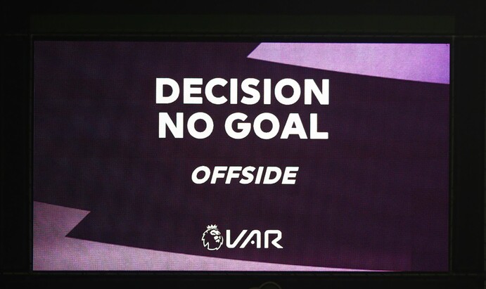 Die Vereine der Premier League wollen über die Abschaffung des VAR debattieren.