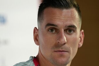 Polens Arkadiusz Milik verpasst die Fußball-EM in Deutschland wegen einer Verletzung. Polens Arkadiusz Milik verpasst die Fußball-EM in Deutschland wegen einer Verletzung.