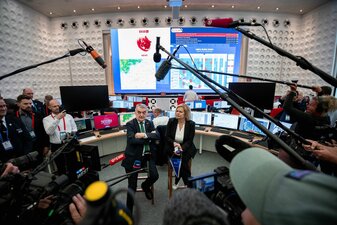 NRW-Innenminister Herbert Reul (CDU) und Bundesinnenministerin Nancy Faeser bei der Eröffnung des EM-Lagezentrums der Polizei in Neuss. NRW-Innenminister Herbert Reul (CDU) und Bundesinnenministerin Nancy Faeser bei der Eröffnung des EM-Lagezentrums der Polizei in Neuss.
