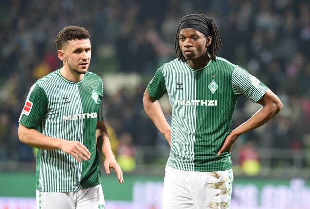 Der SV Werder Bremen hat Skelly Alvero (r) fest verpflichtet.