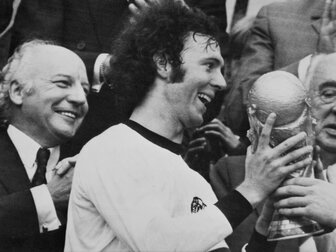 UEFA ehrt verstorbenen Beckenbauer UEFA ehrt verstorbenen Beckenbauer