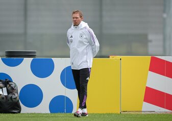 Ernster Blick auf das Eröffnungsspiel: Für Nagelsmann ist Schottland längst keine klassische Kick-and-Rush-Mannschaft mehr. Ernster Blick auf das Eröffnungsspiel: Für Nagelsmann ist Schottland längst keine klassische Kick-and-Rush-Mannschaft mehr.