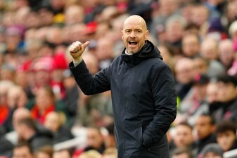 Trainer Erik ten Hag soll bei Manchester United bleiben. Trainer Erik ten Hag soll bei Manchester United bleiben.