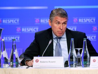 EM: VAR-Entscheidungen werden auf Stadionleinwänden erklärt EM: VAR-Entscheidungen werden auf Stadionleinwänden erklärt